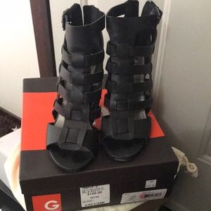 Black Caged Sandal Guess size 8
